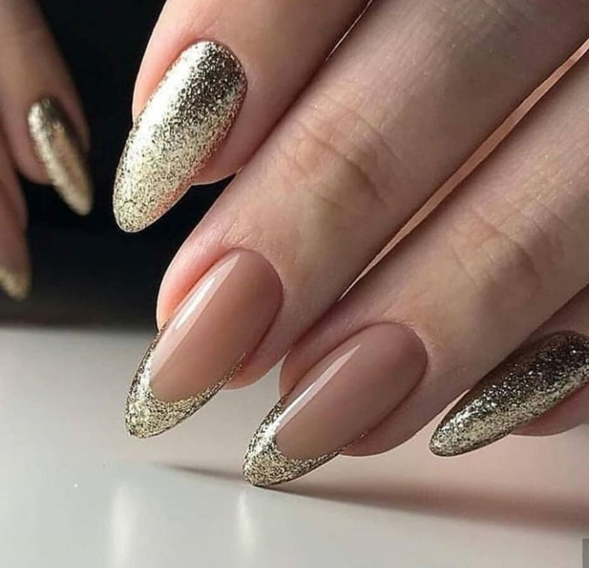 Золотой френч 2022 на миндалевидных