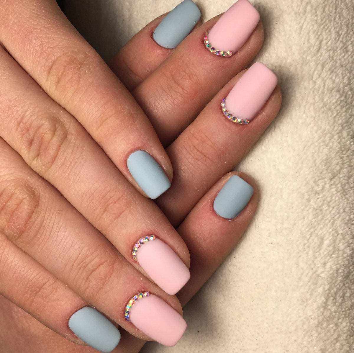 Маникюр однотонный матовый