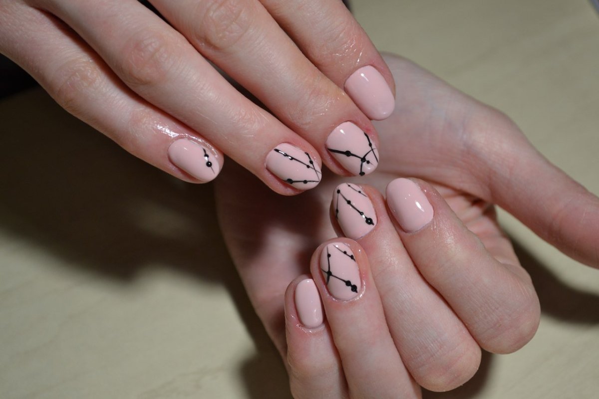 Маникюр Минимализм