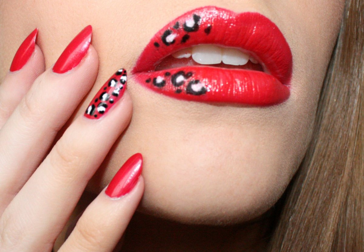 Дизайн ногтей губы