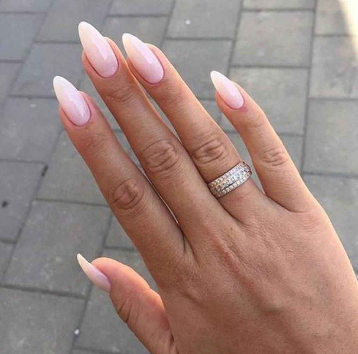 Нюдовый маникюр 2022 миндаль френч