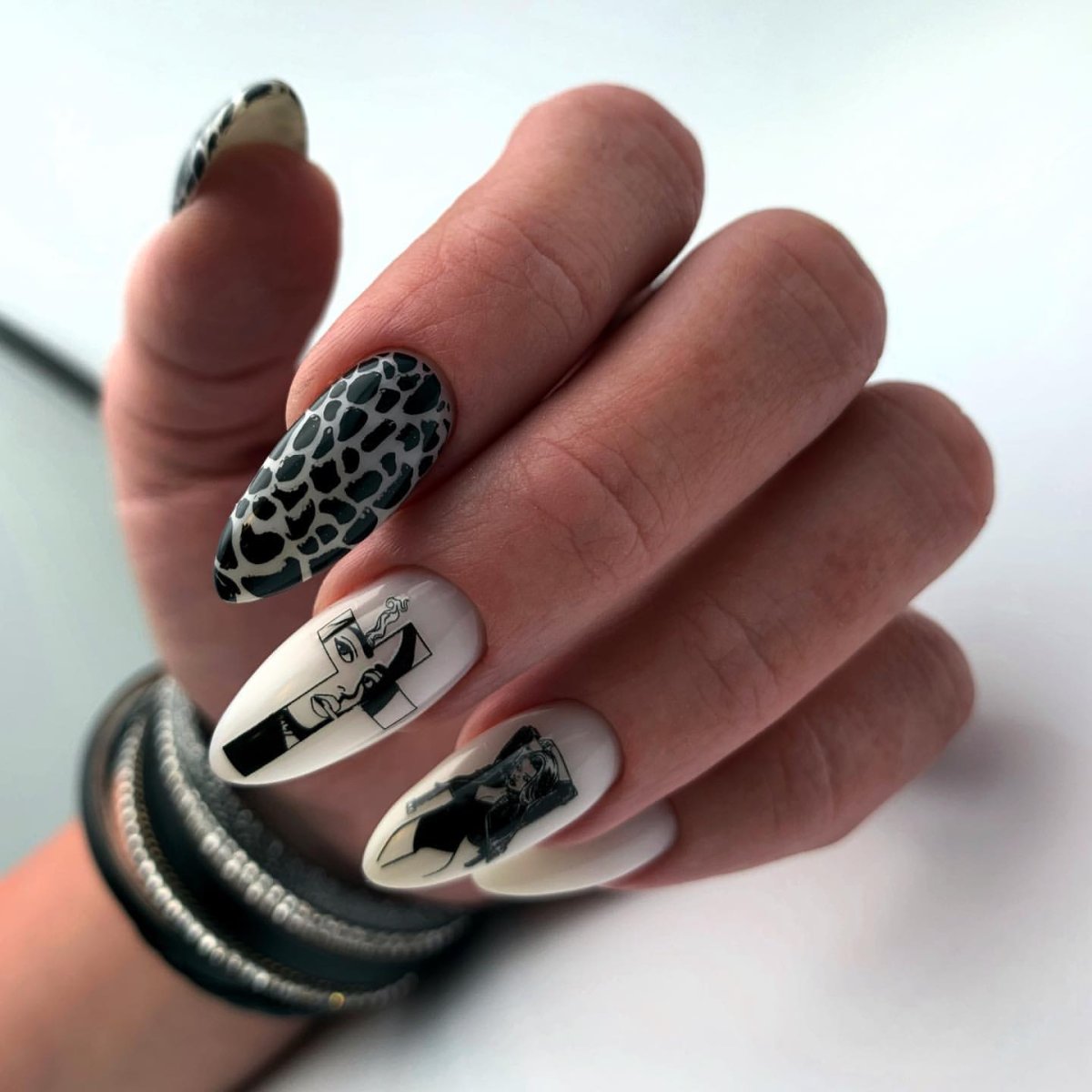 Ногти скелеты