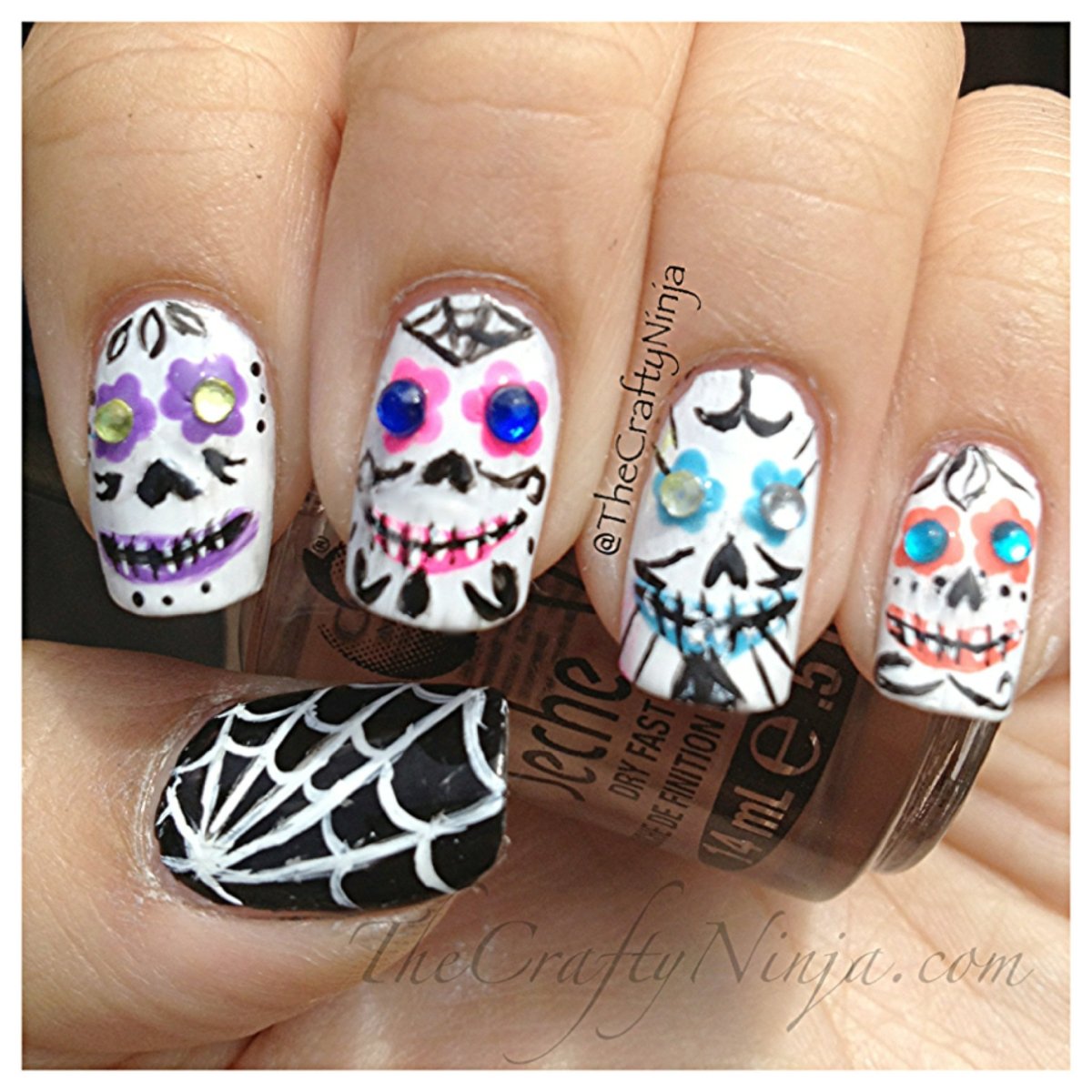 Ногти скелеты