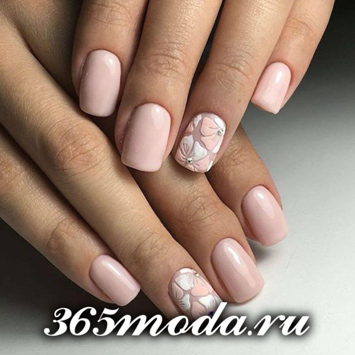 Маникюр летний нежный