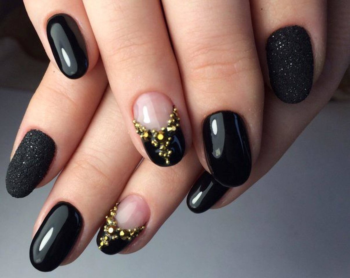 Ногти разноцветные с черным
