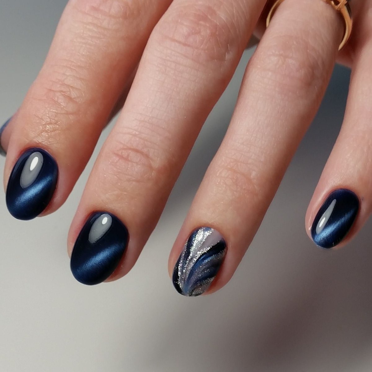 Ногти фиолетовые с черным