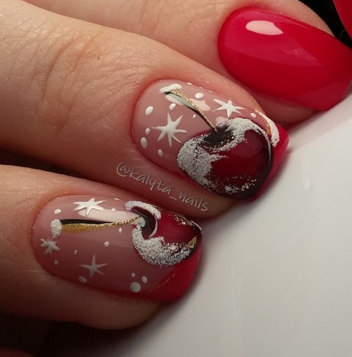 Новогодние рисунки на ногтях