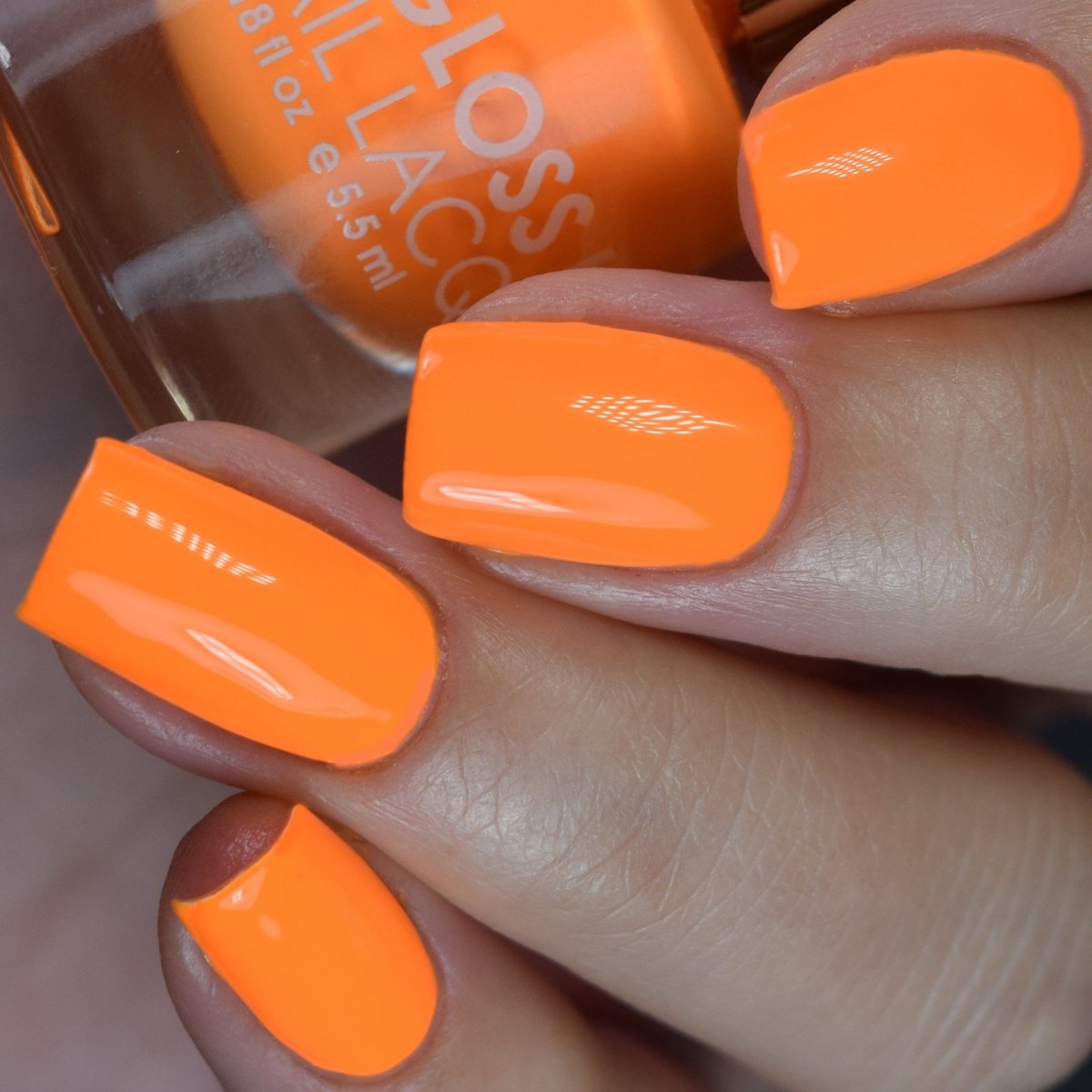 Зено оранжевый маникюр