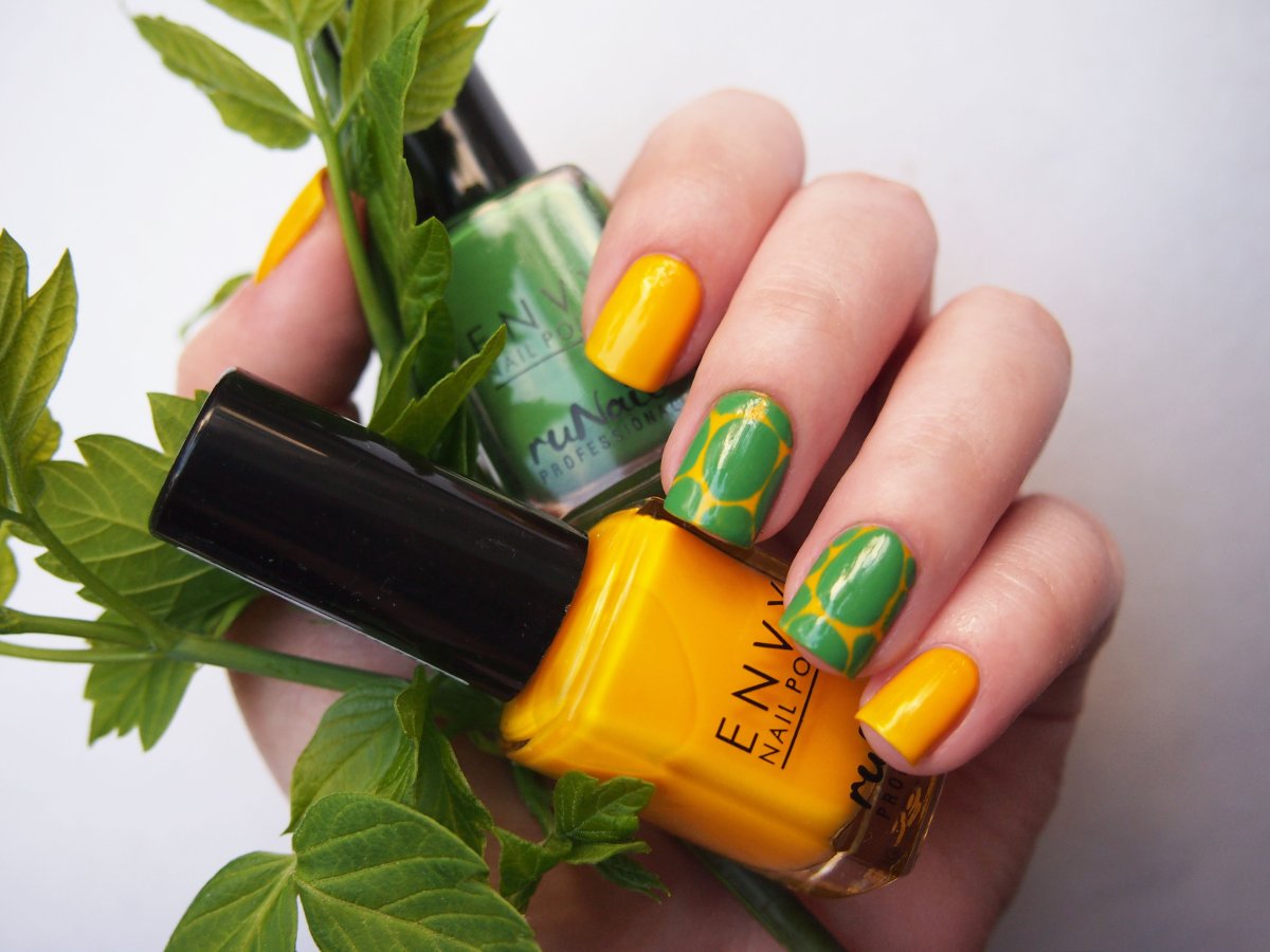 Салатово оранжевый маникюр