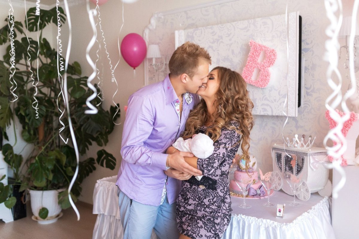 Прическа на выписку из роддома