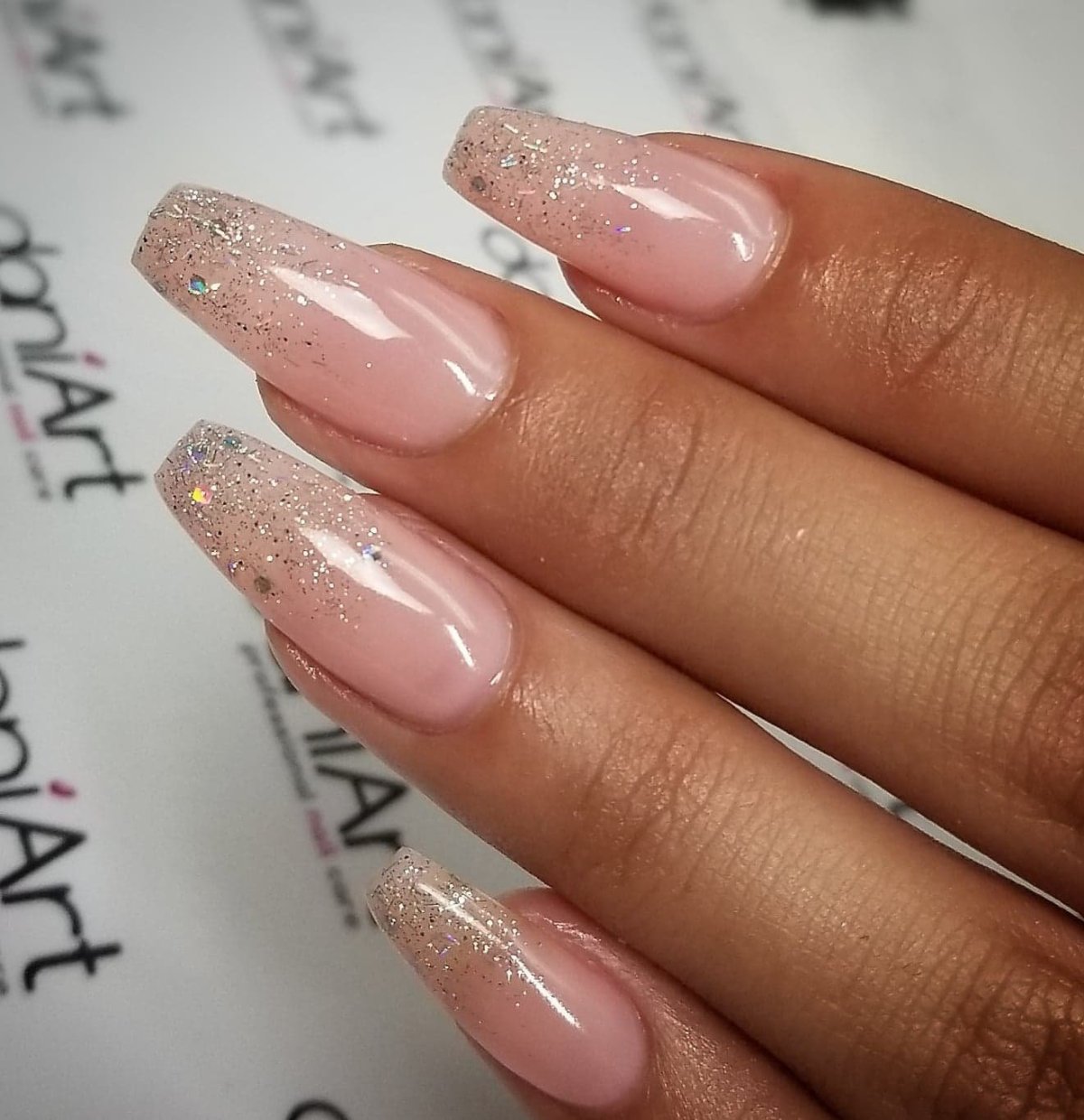 Растяжка маникюр блестки