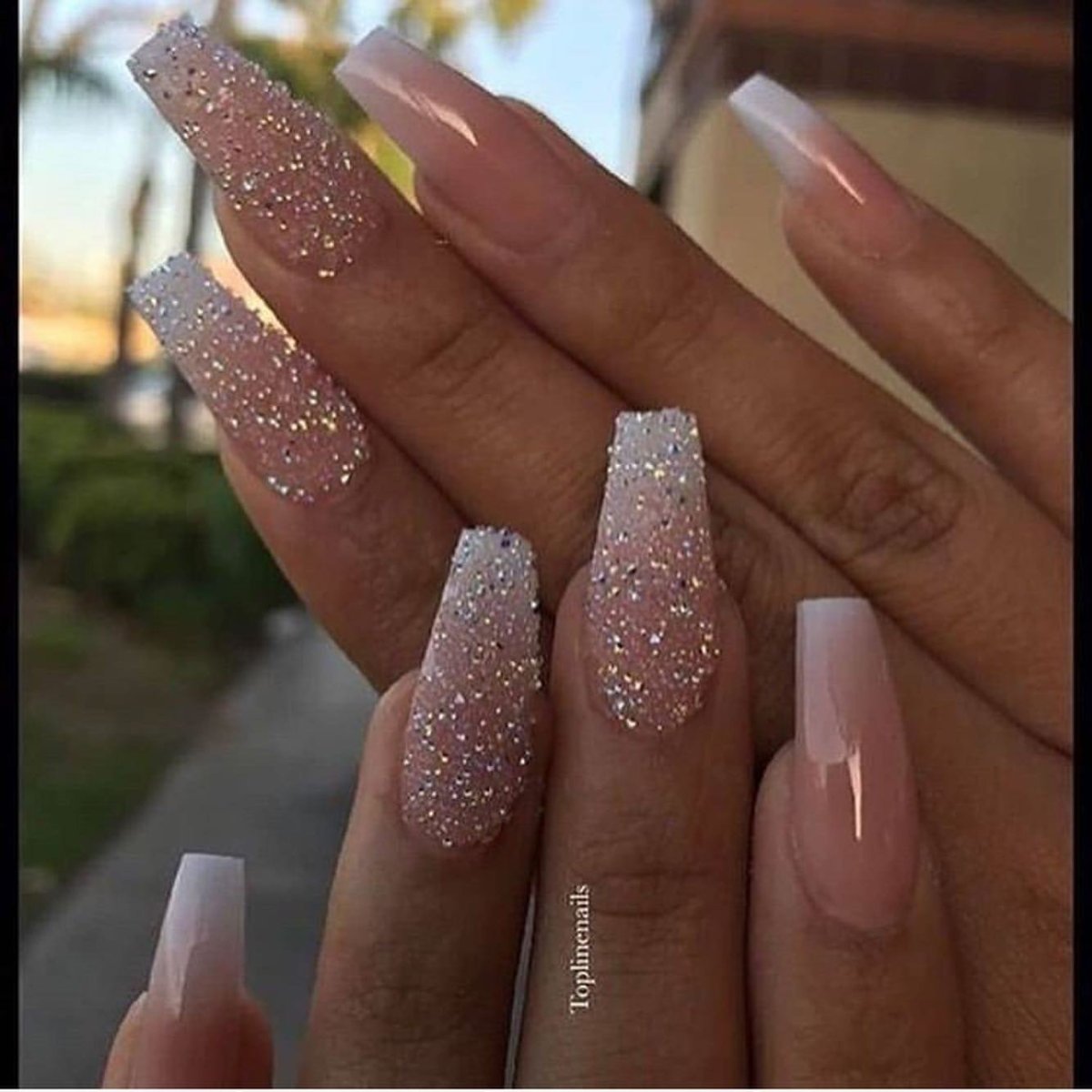 Нюдовый миндаль с блестками