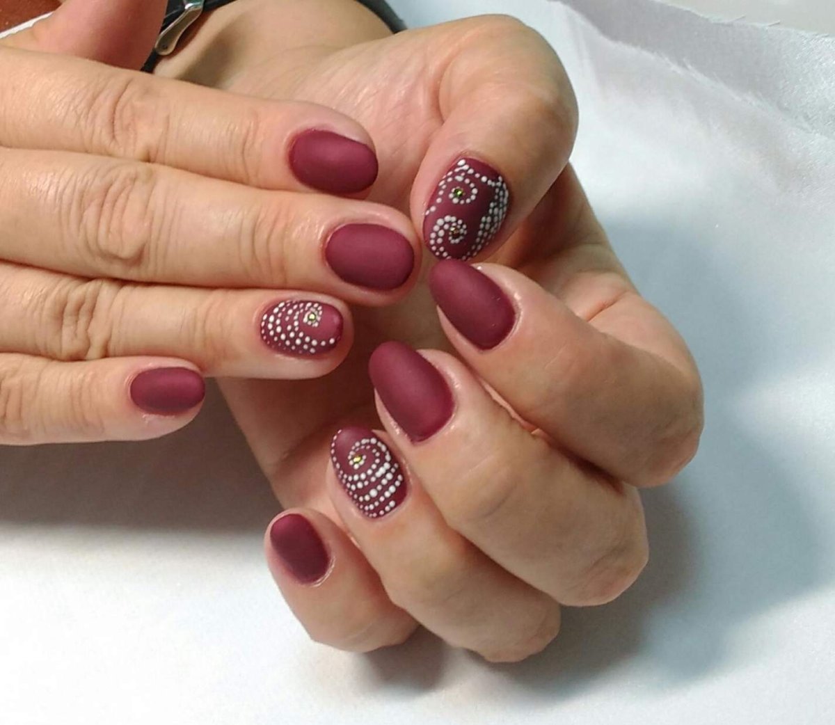 Маникюр для пожилых женщин на коротких ногтях