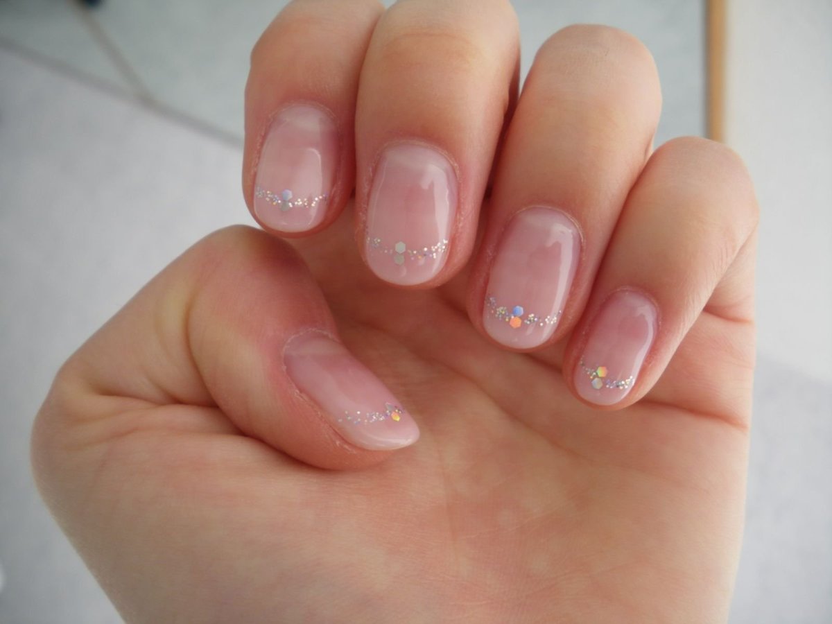 Прозрачный маникюр