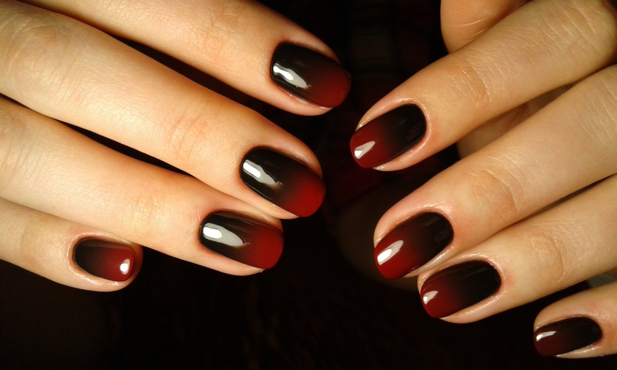 Бордовый матовый маникюр