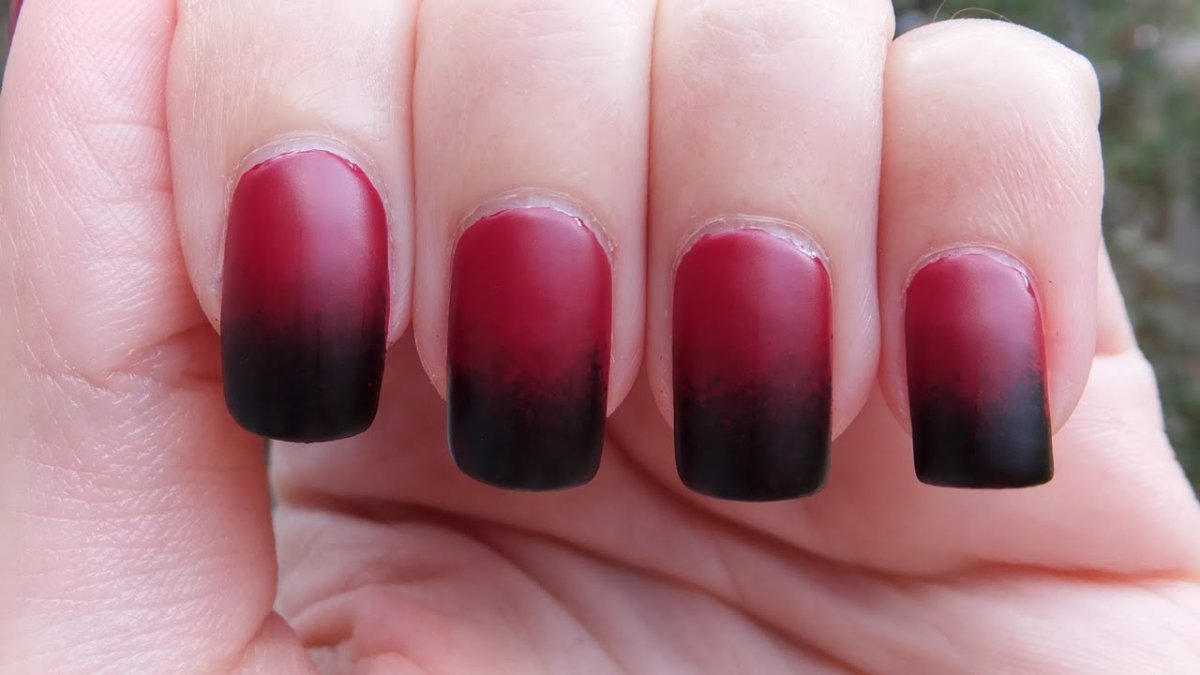 Маникюр красный с черным