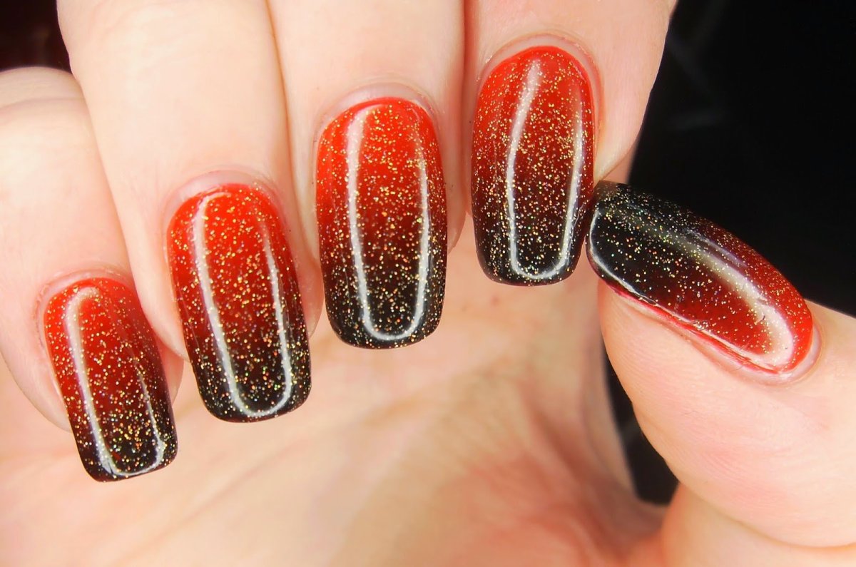 Красный маникюр градиент на миндалевидные ногти