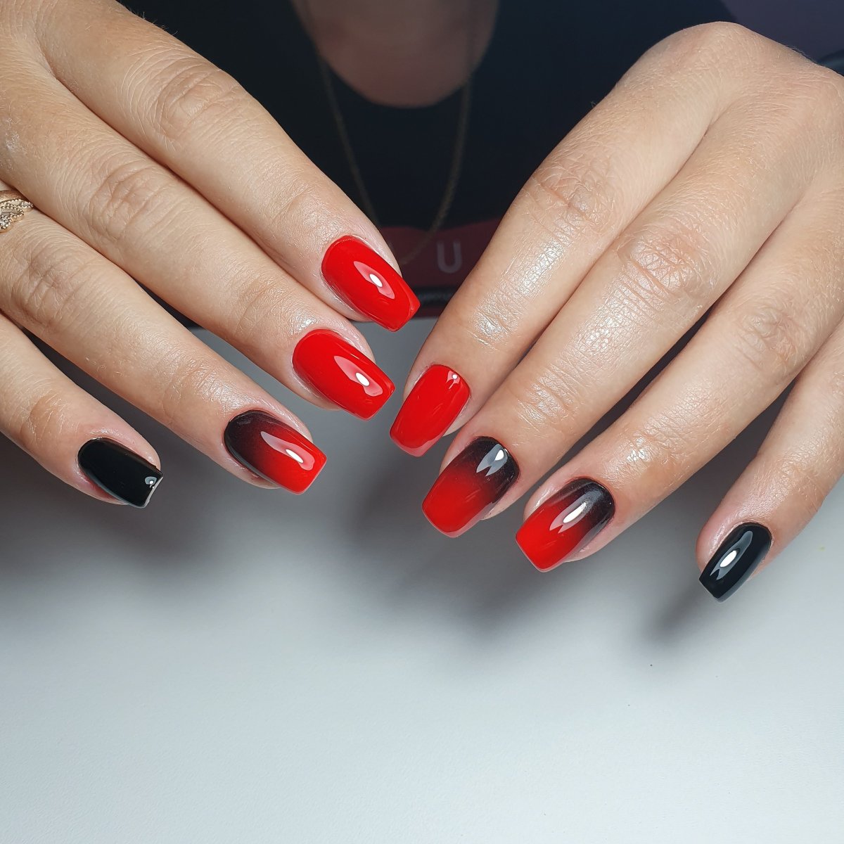 Маникюр красный матовый градиент