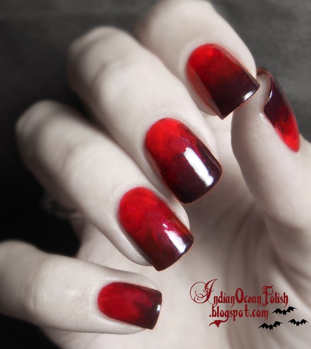 Градиент на ногтях красный с черным