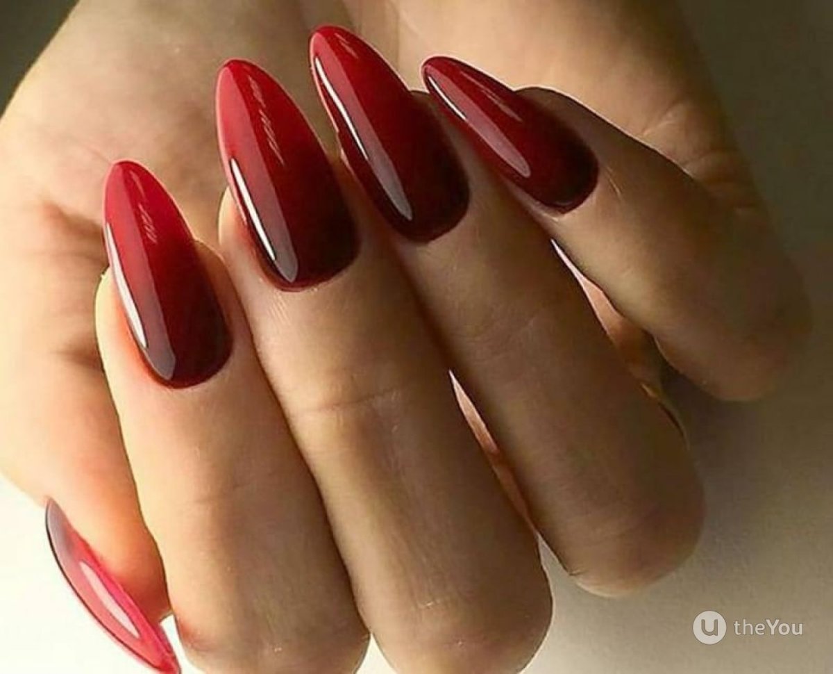 Маникюр градиент черно красный
