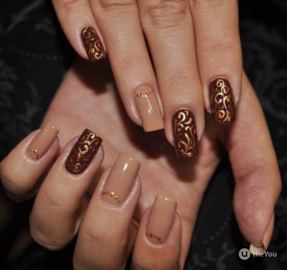 Коричневый маникюр
