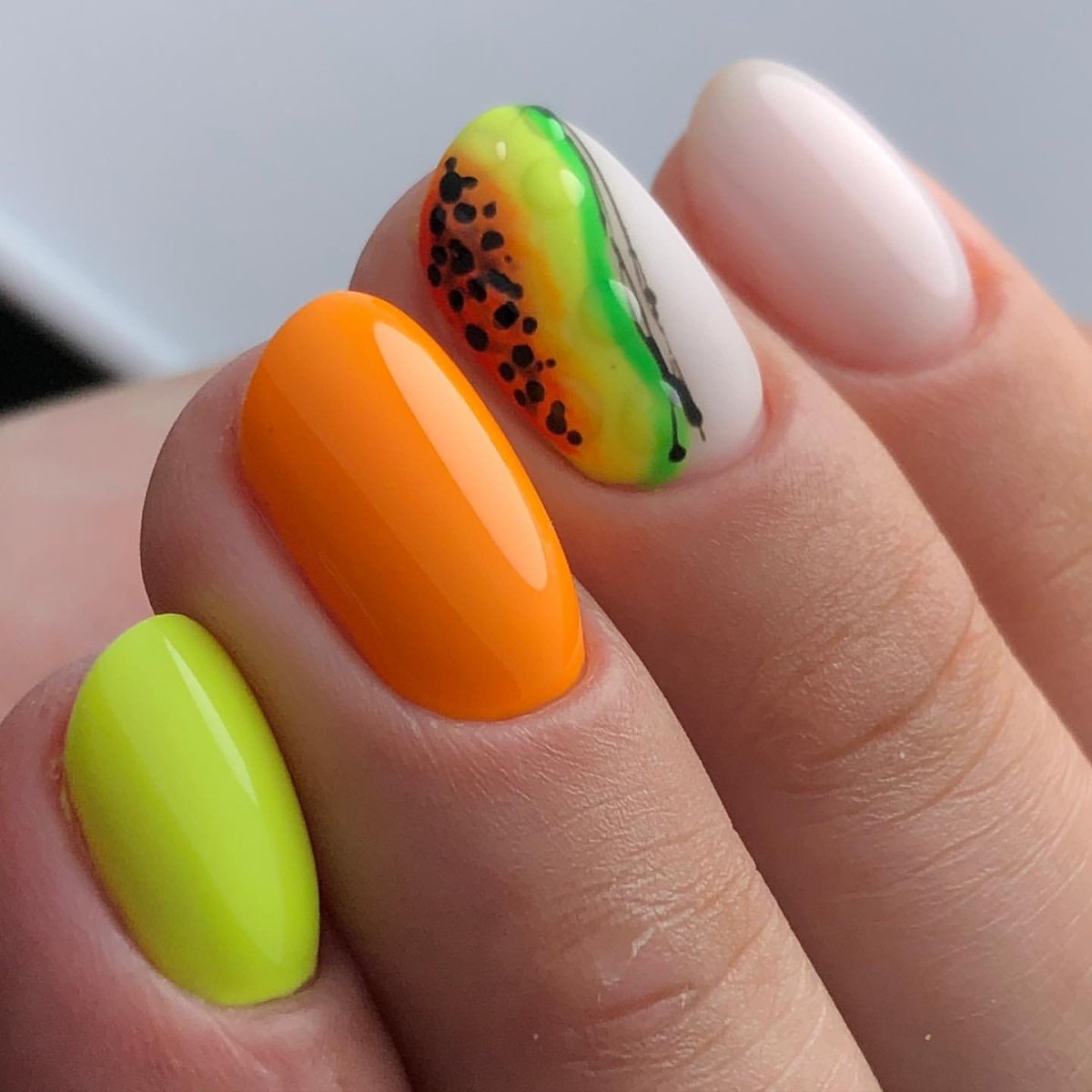 Салатово оранжевый маникюр