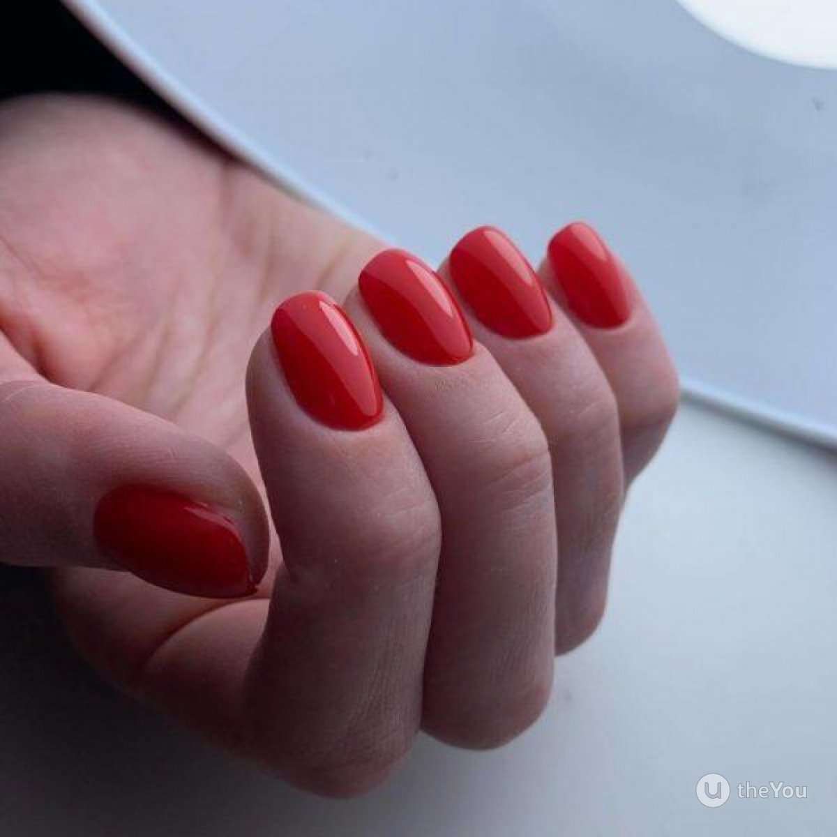 Красный маникюр мягкий квадрат