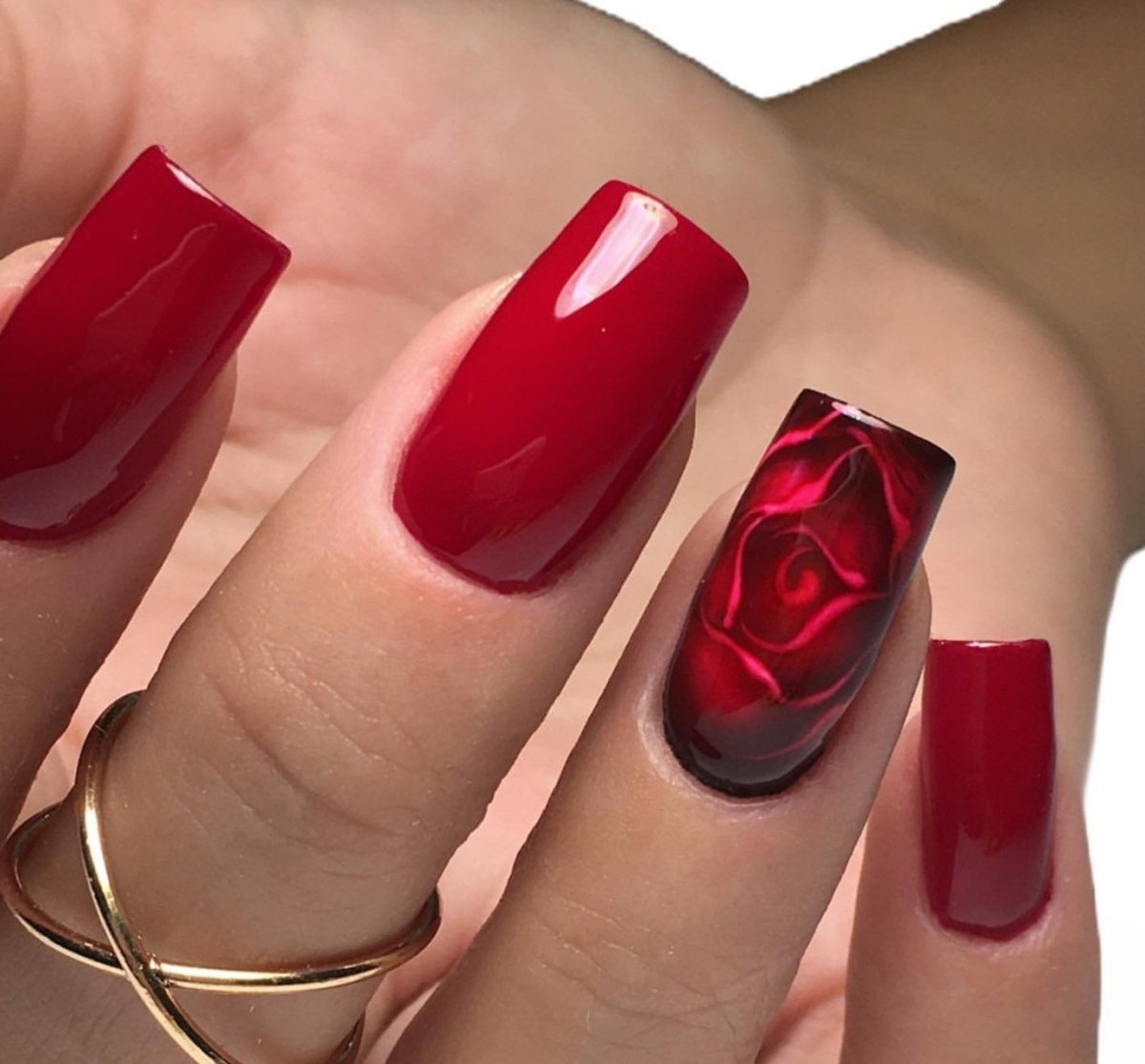 Красный квадратный маникюр