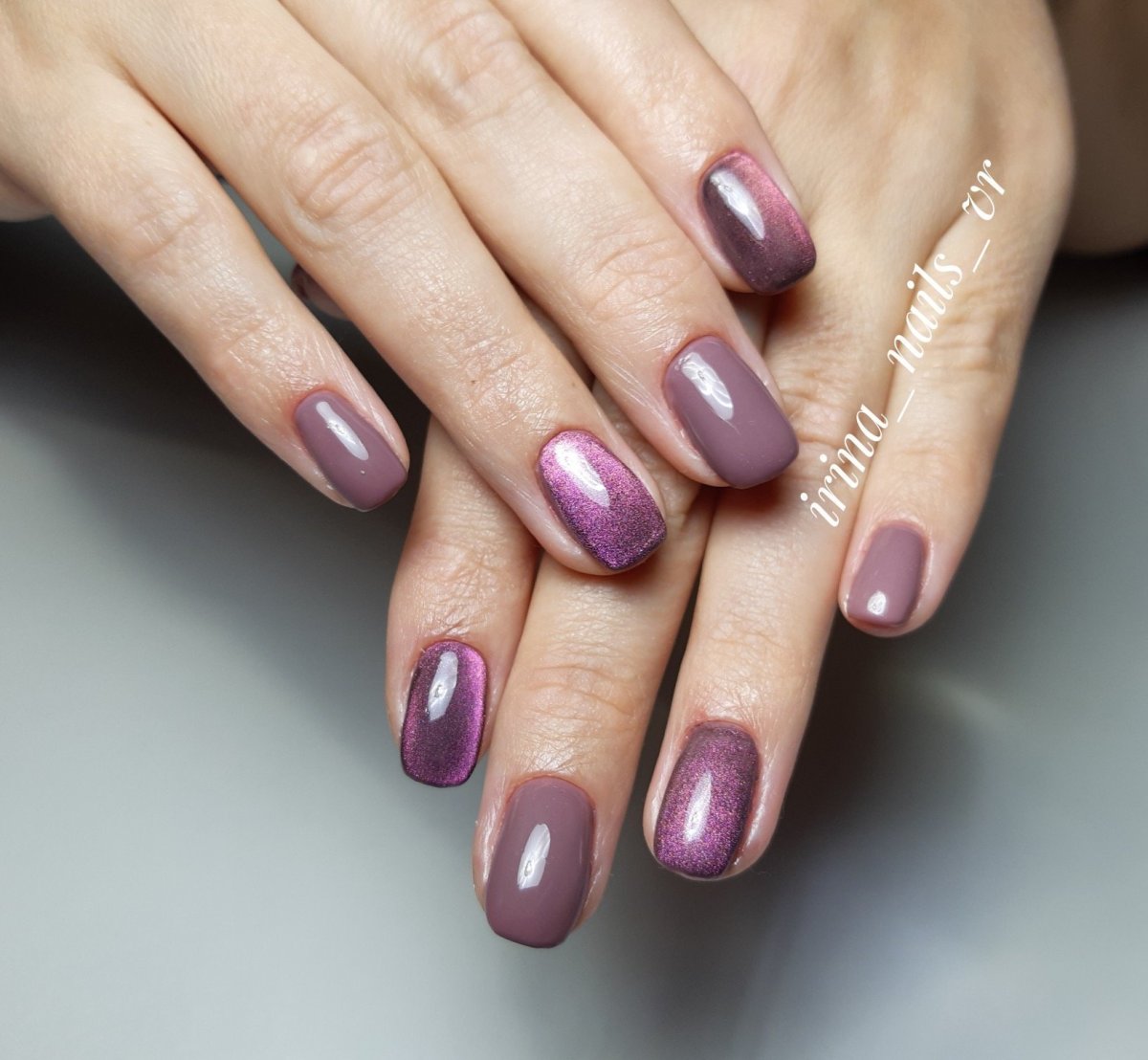 Ногти кошачий глаз красные