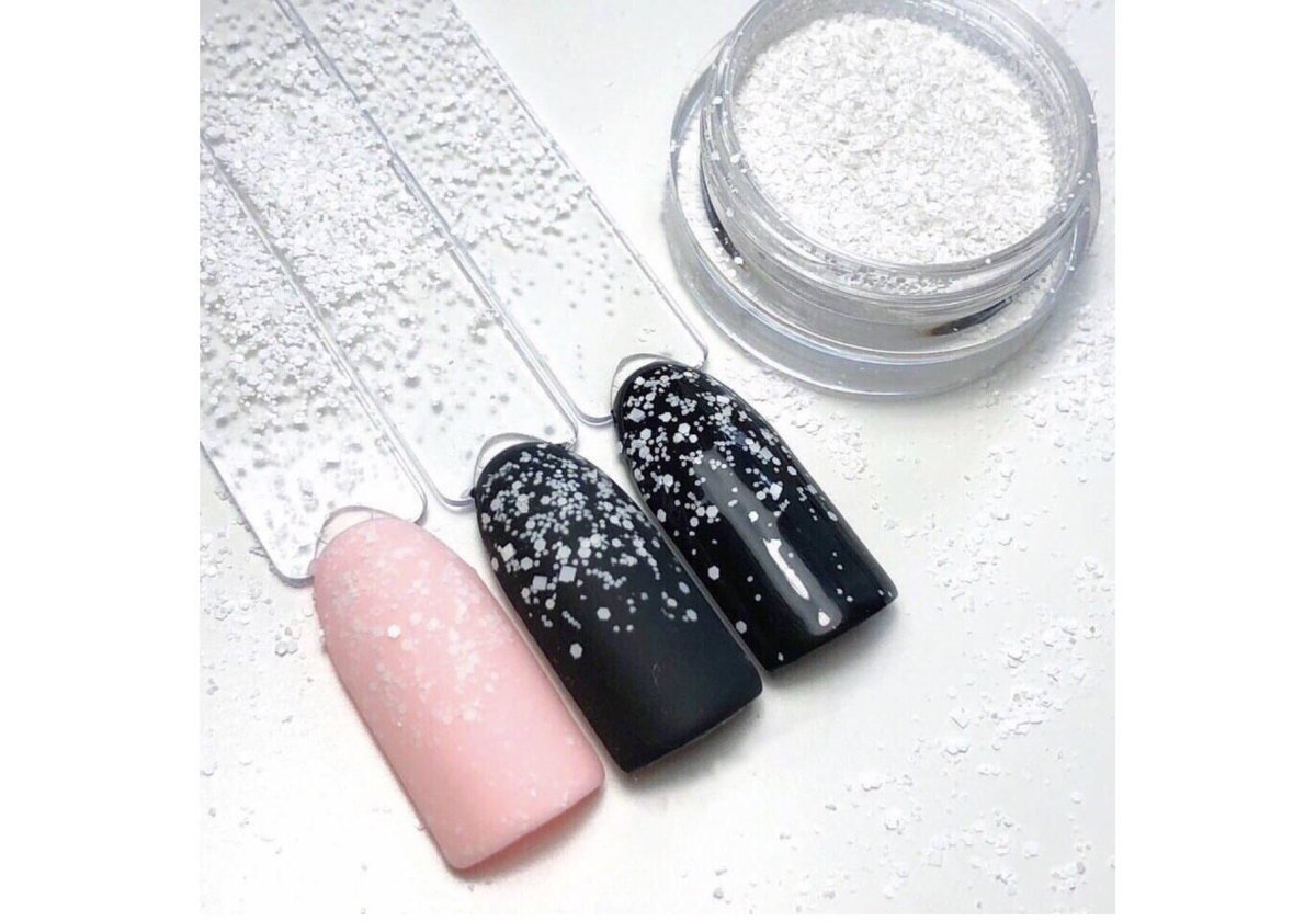 Гель лак с белыми хлопьями