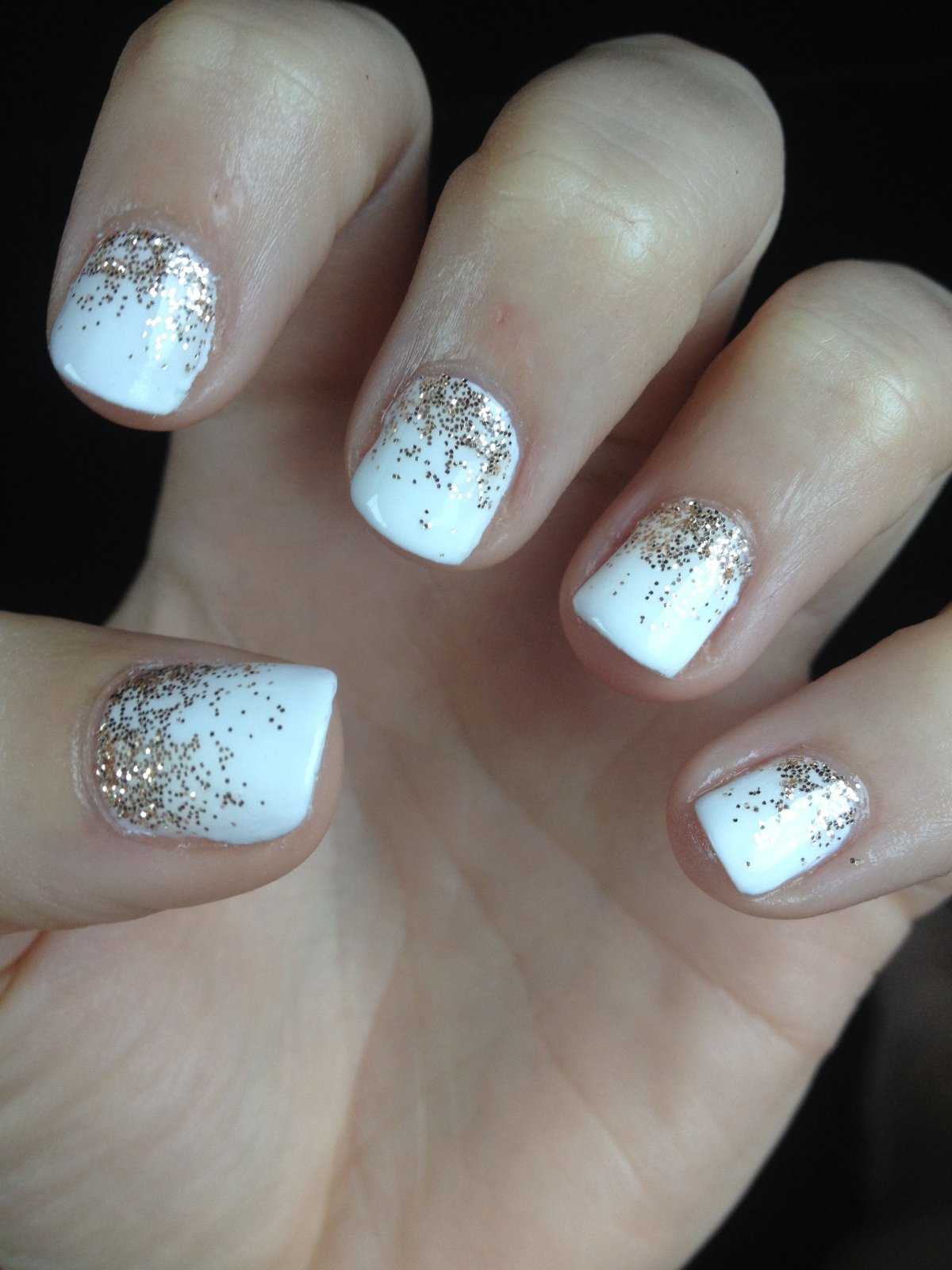 Маникюр белые хлопья