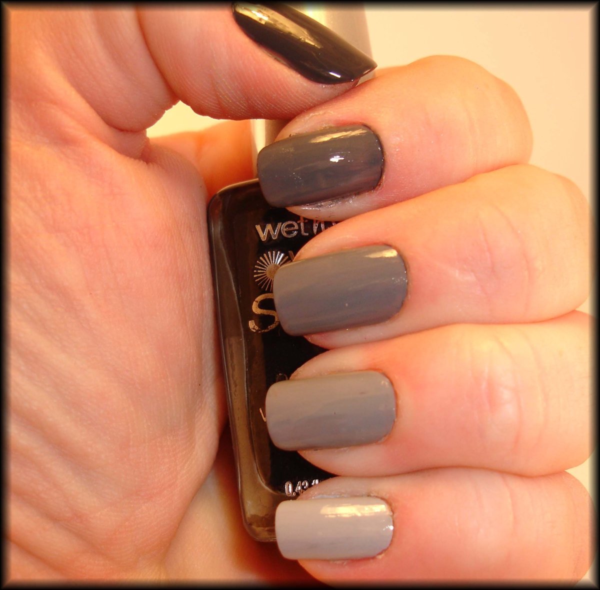 Маникюр в тёмных тонах на квадратные ногти