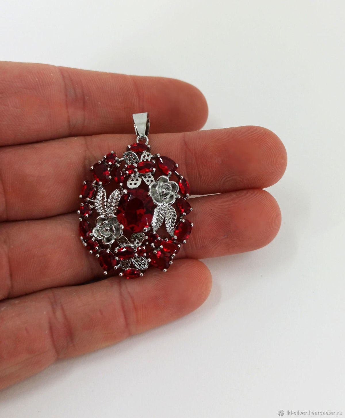 Кулон с рубином