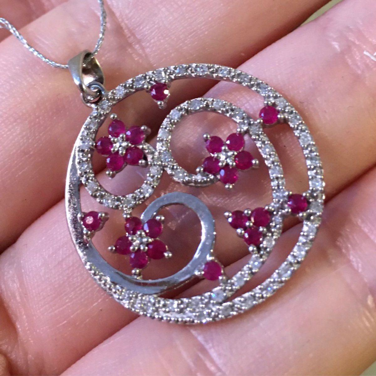 585 Подвески с рубином