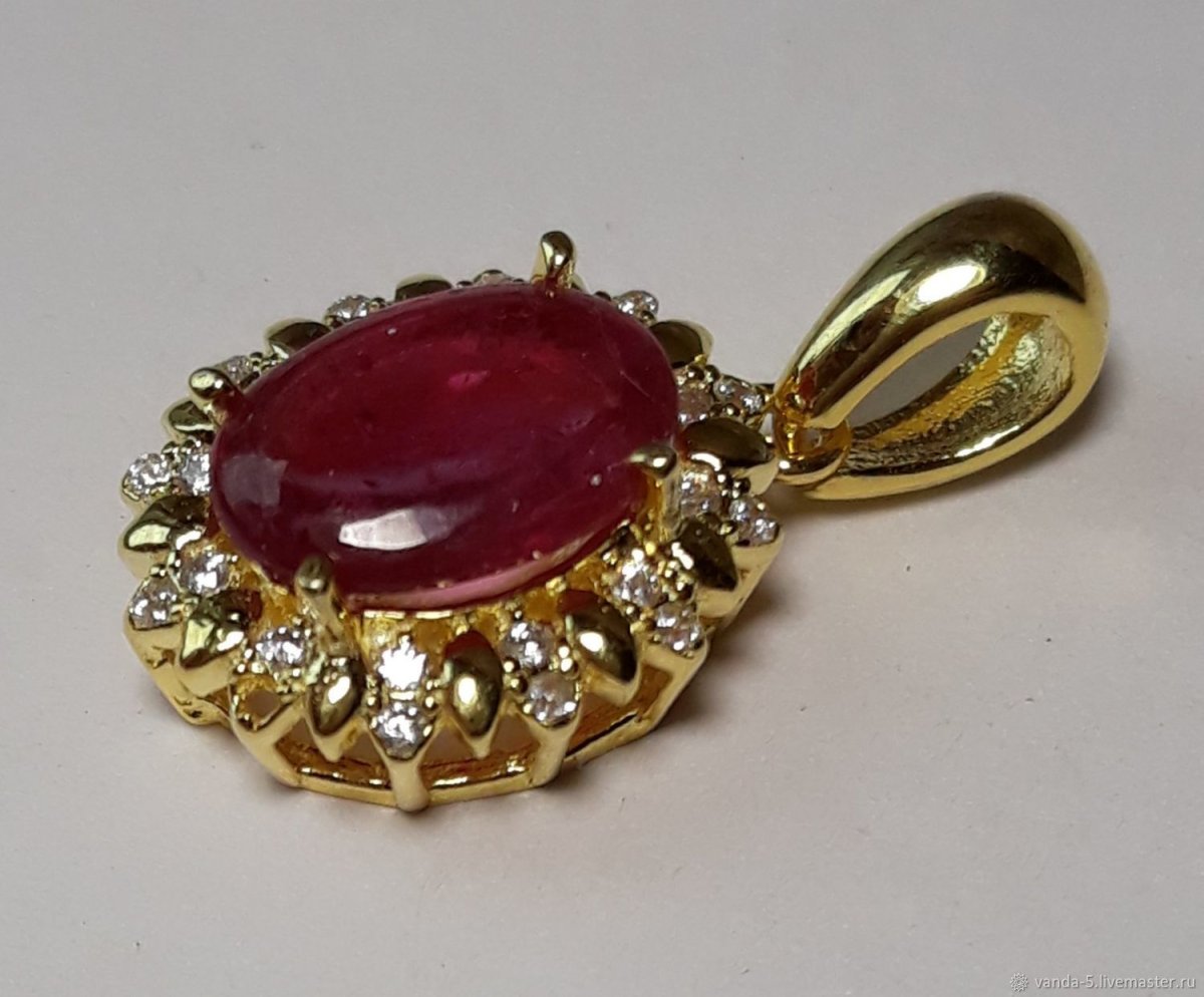 Серебряная подвеска с рубином