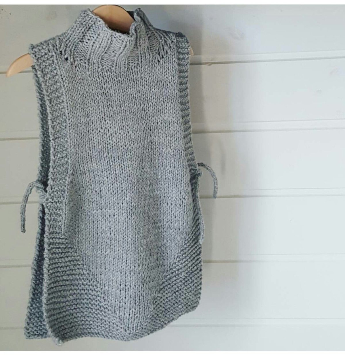 Вязание спицами для женщин жилеты и безрукавки с описанием