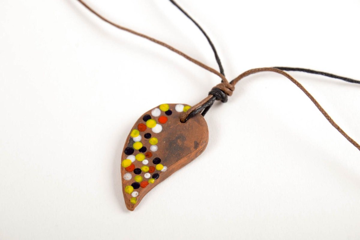 Подвески из глины