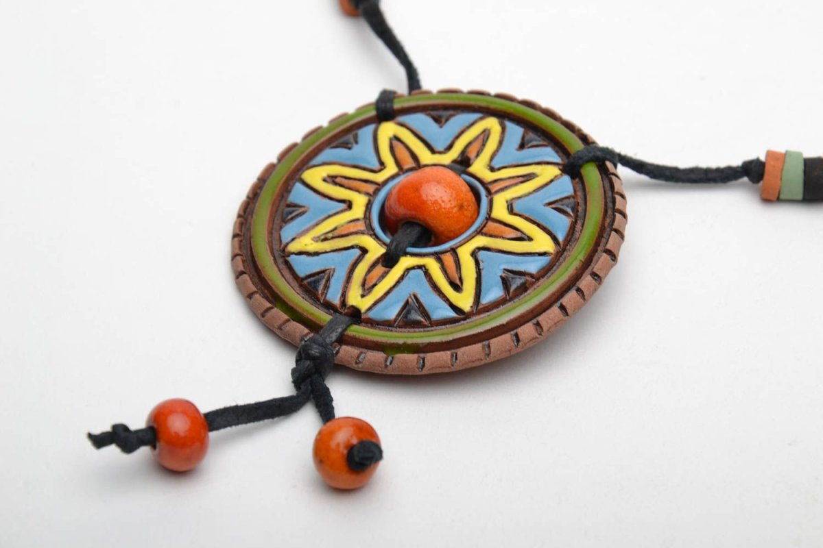 Кулоны из природной глины