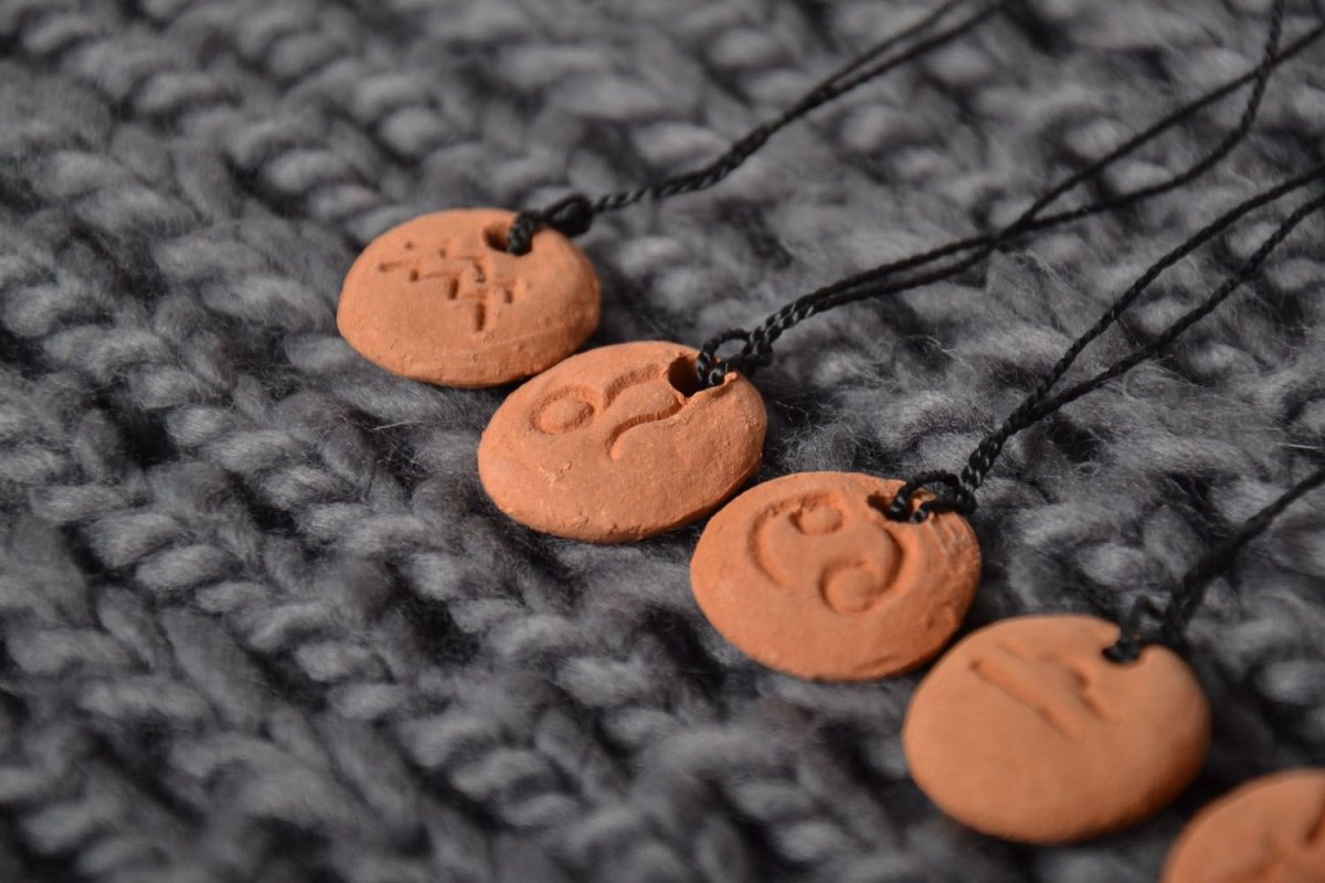 Красивые амулеты на шею