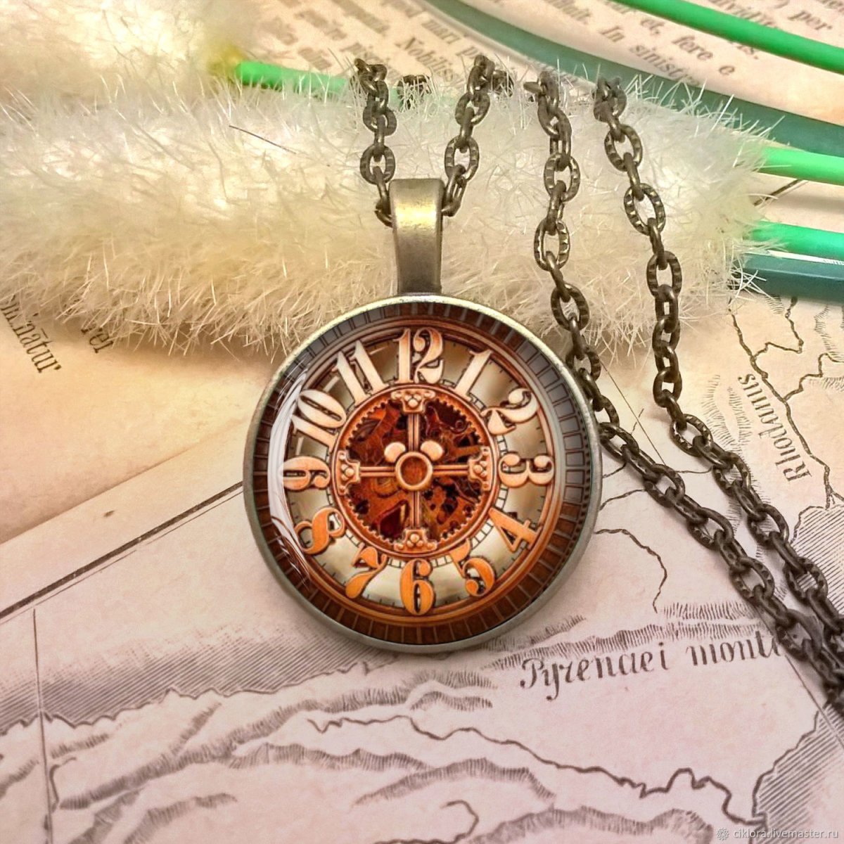 Часы медальон