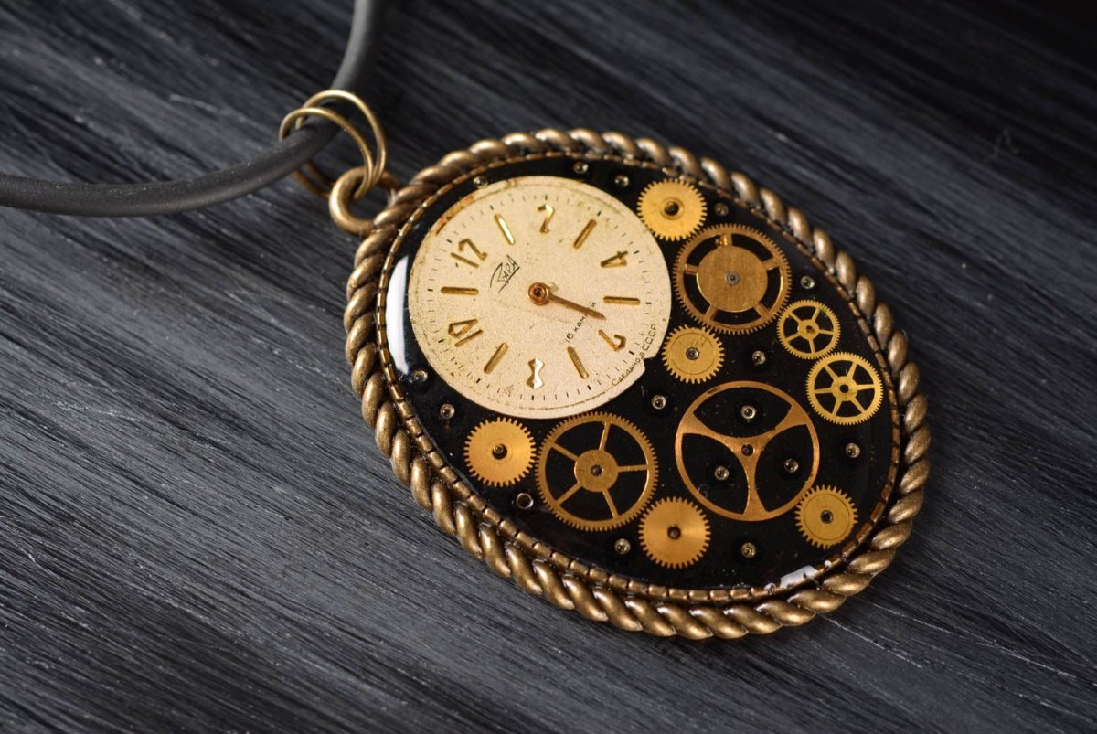 Часы кулон Заря 4137260