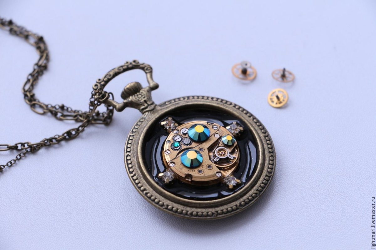 Часы-кулон женские на цепочке