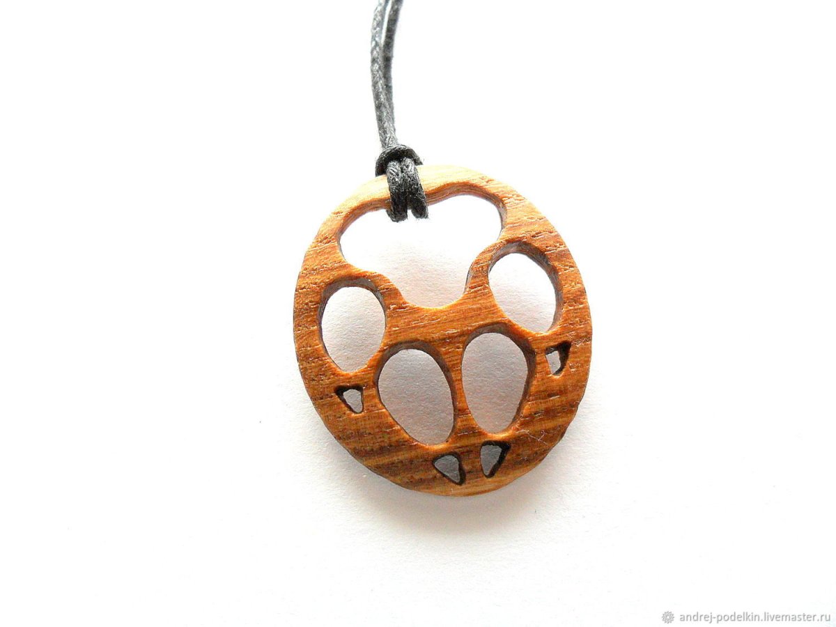 Деревянный кулон