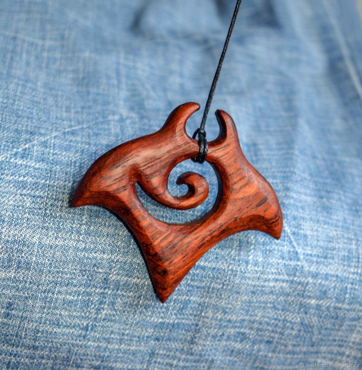Подвески из дерева
