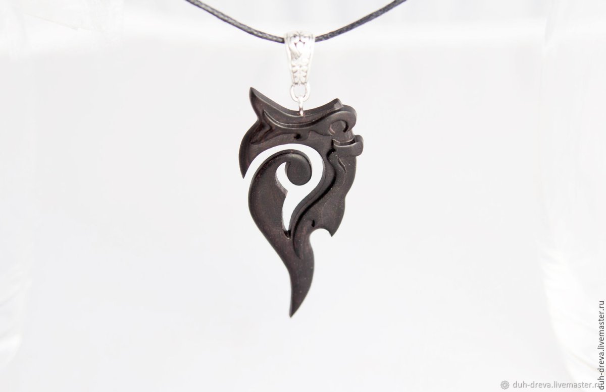 Подвески из дерева на шею