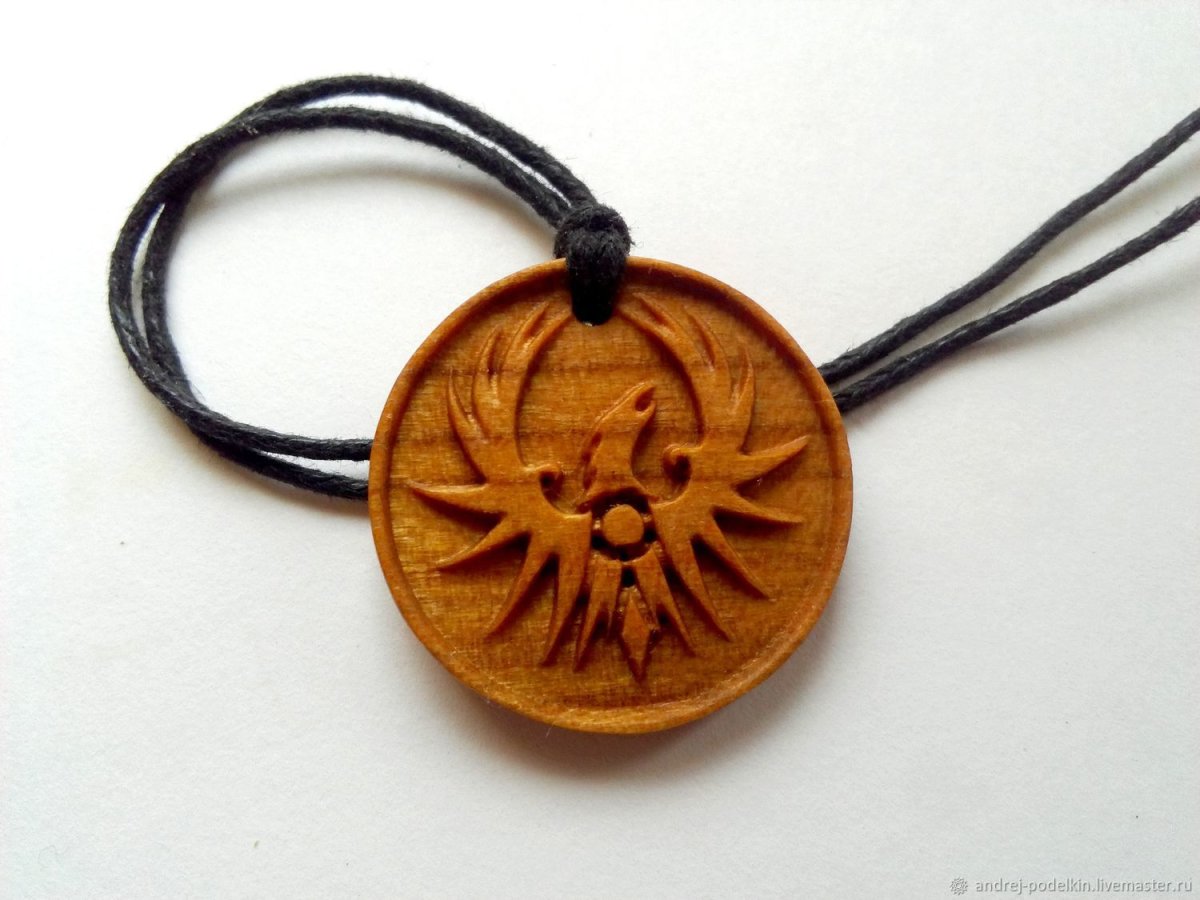 Деревянный медальон