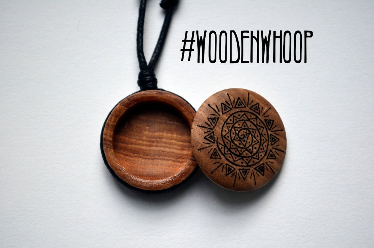 Украшения из дерева и кожи