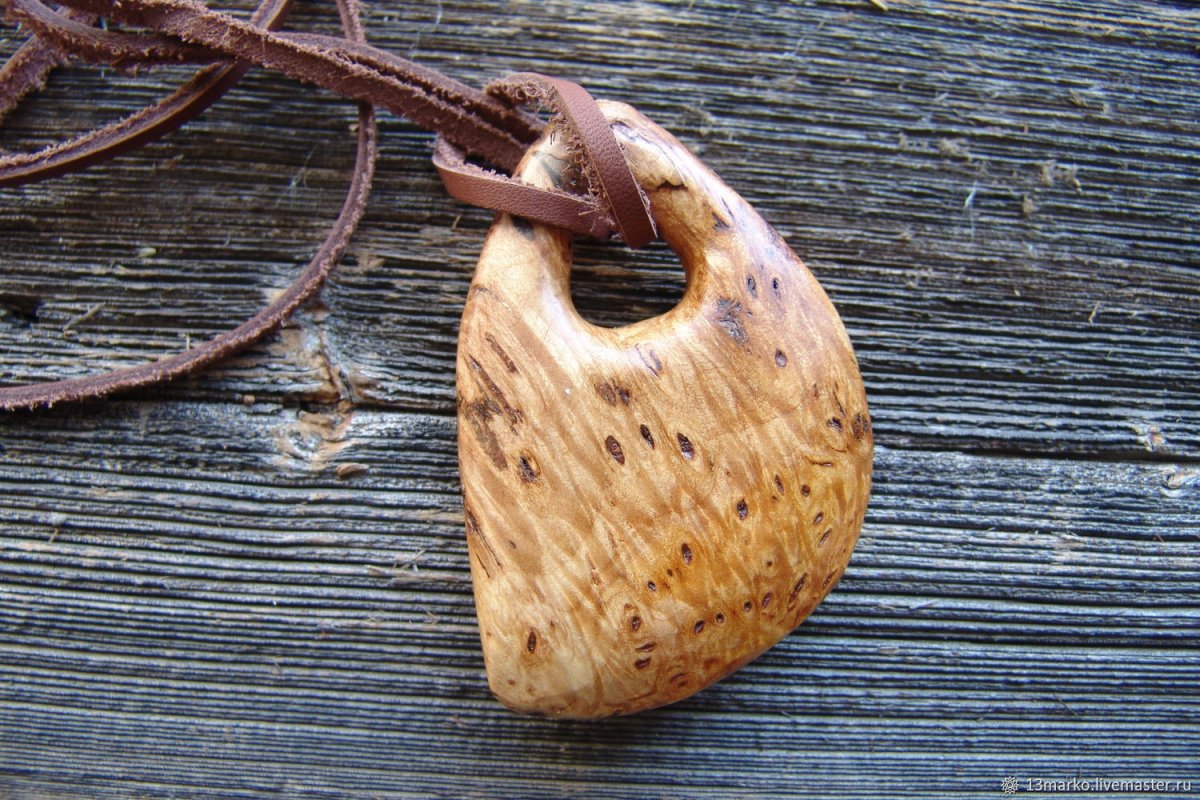 Кулоны из березового Капа