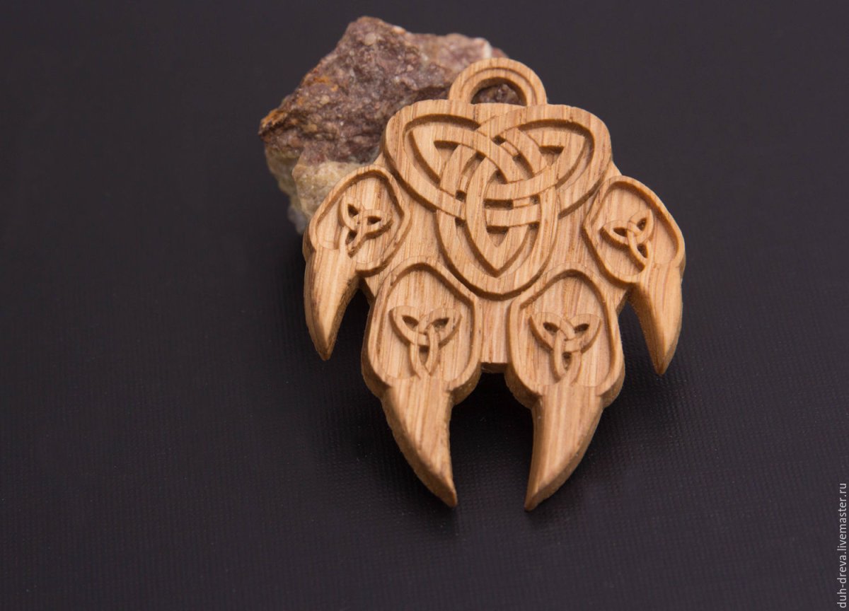 Деревянный кулон