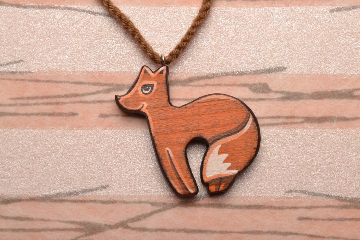 Украшения из дерева